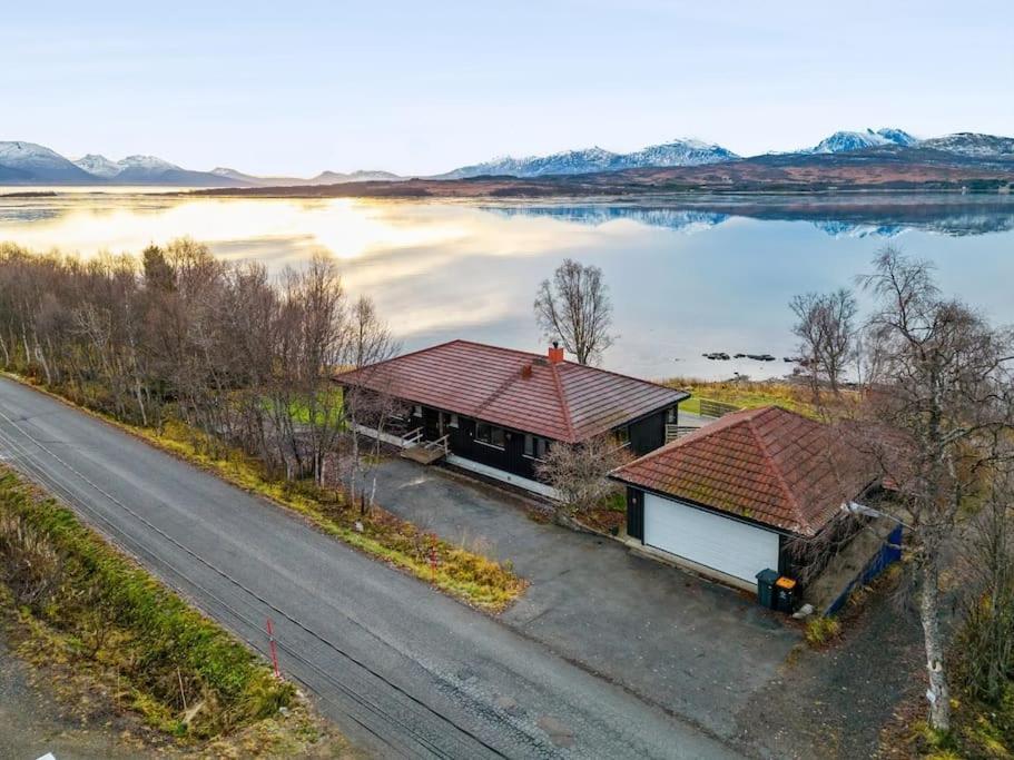 Hus Med Egen Strandlinje Tromsø Exterior foto