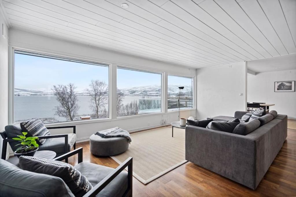 Hus Med Egen Strandlinje Tromsø Exterior foto