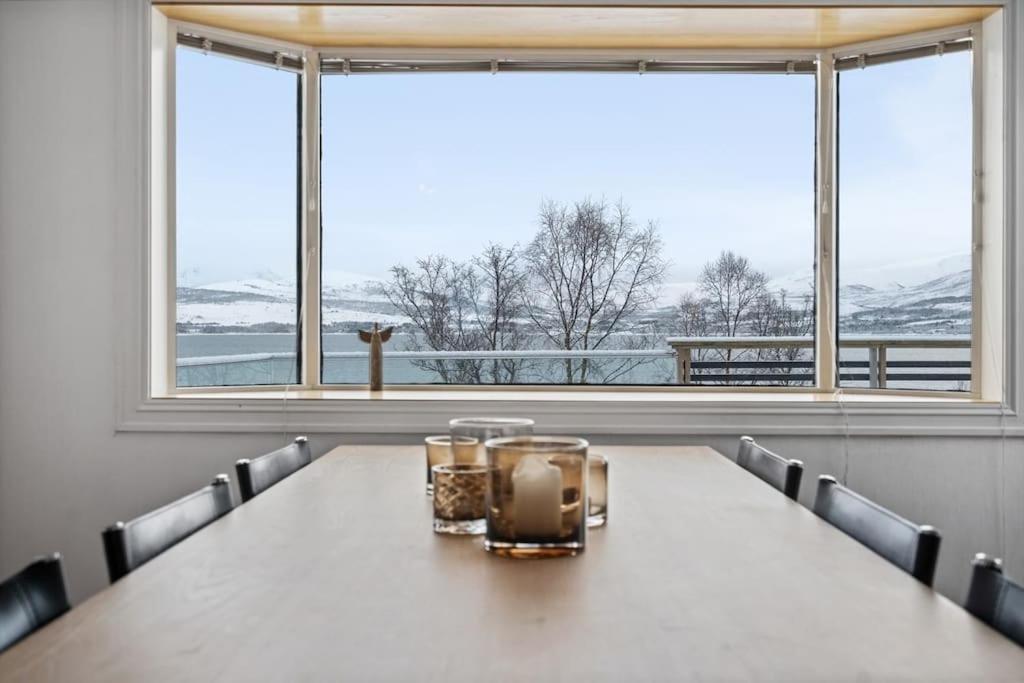 Hus Med Egen Strandlinje Tromsø Exterior foto