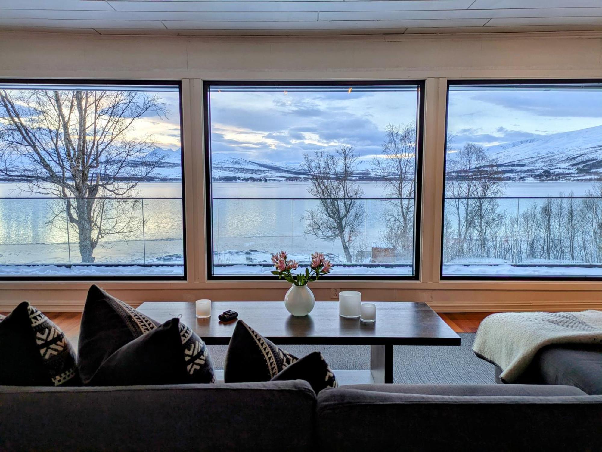 Hus Med Egen Strandlinje Tromsø Exterior foto