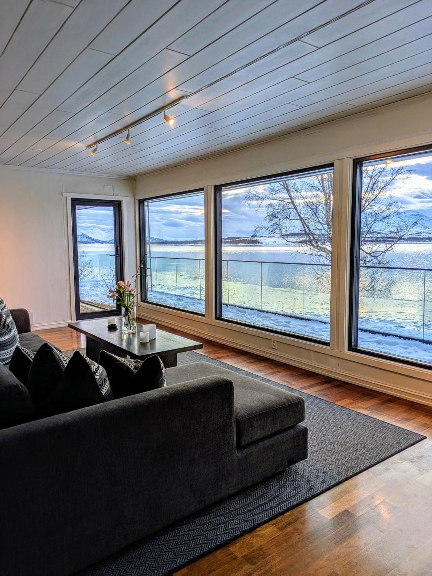 Hus Med Egen Strandlinje Tromsø Exterior foto